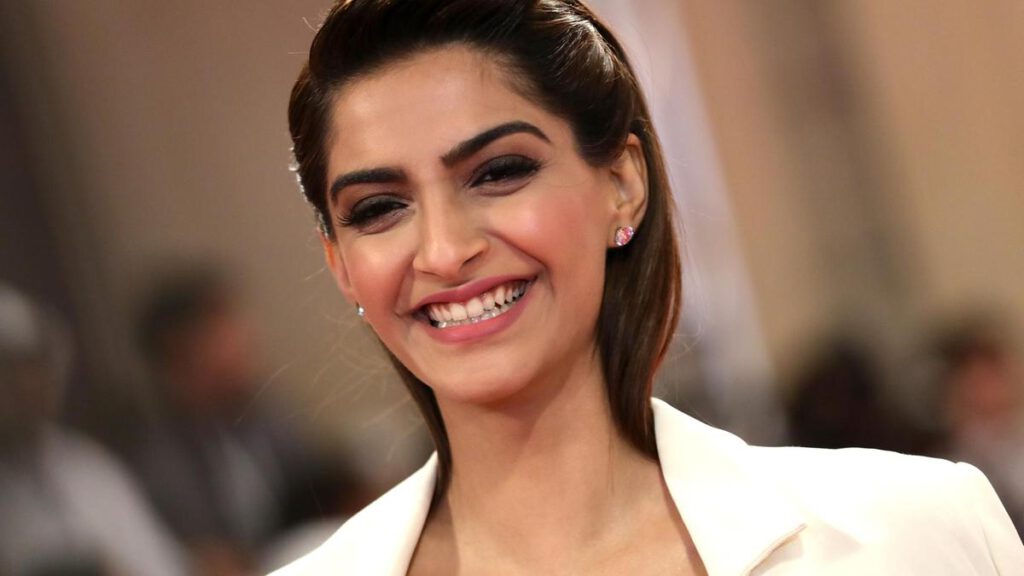 Sonam Kapoor (सोनम कपूर)