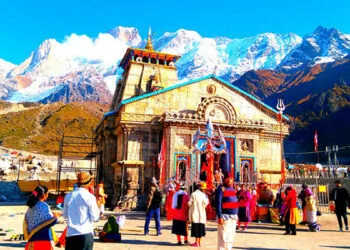 केदारनाथ भारत में उत्तराखंड में स्थित एक पवित्र शहर